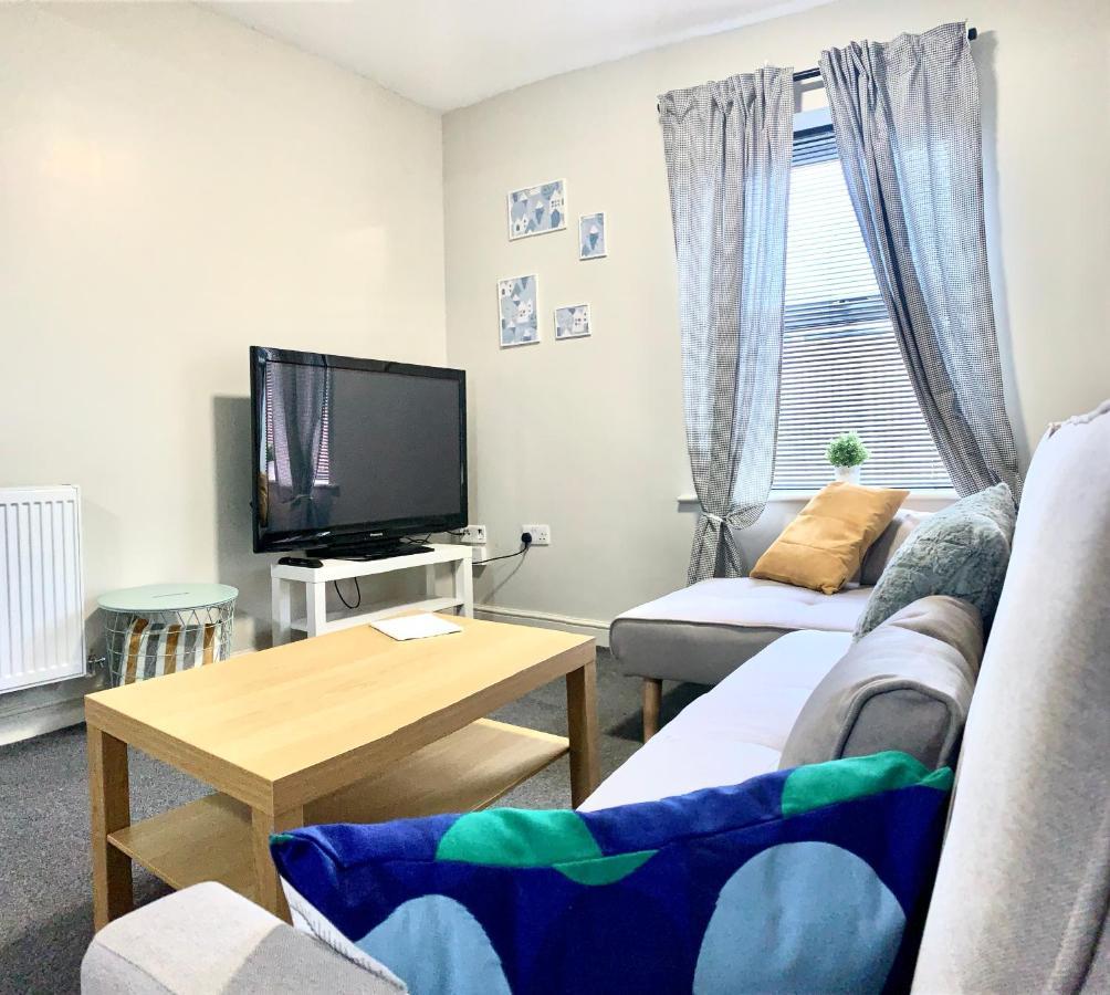 Free, Large Car Park Apartment Wakefield Exterior foto